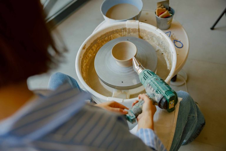 Tips for making the walls of a pinch bowl even